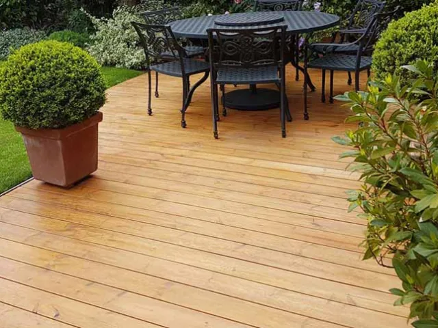 Thermowood deck ile bahçe terası